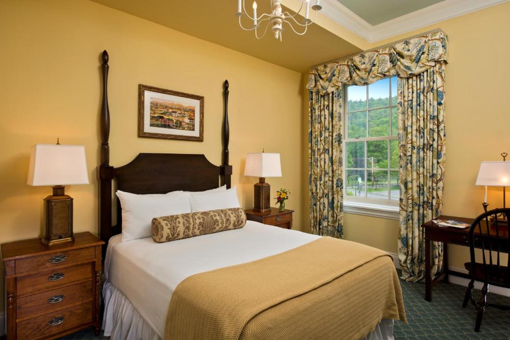 Queen Room interior